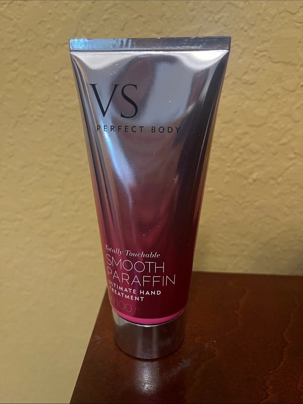 Victoria's Secret Smooth Paraffin Hand Treatment - Silver and Pink